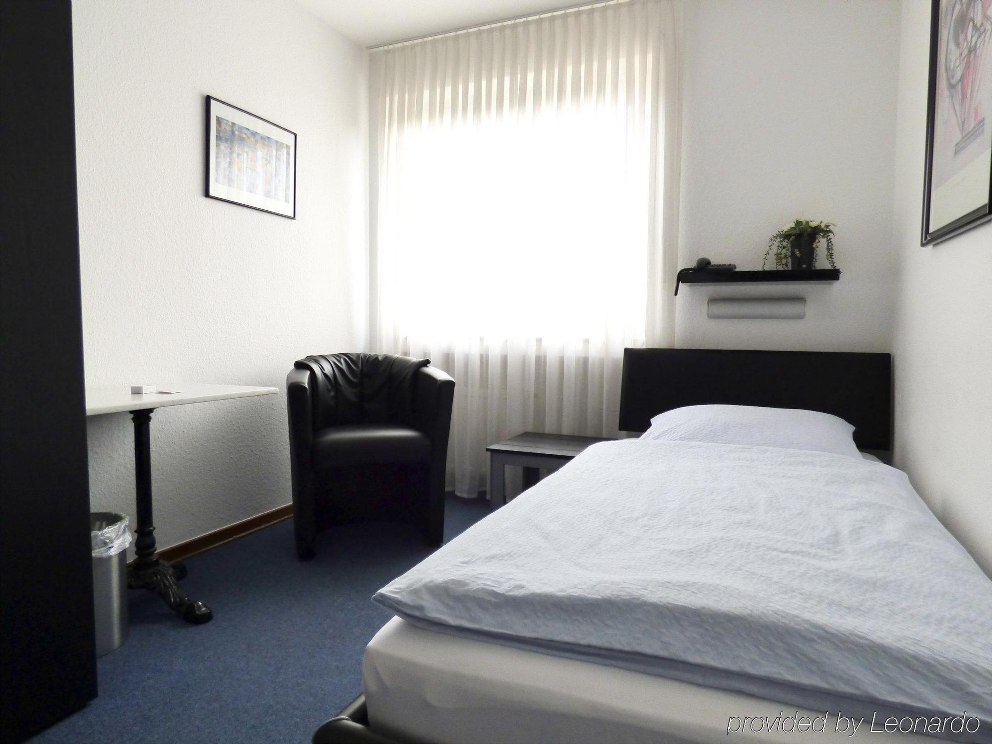 Hotel Alt Büttgen Kaarst Buitenkant foto