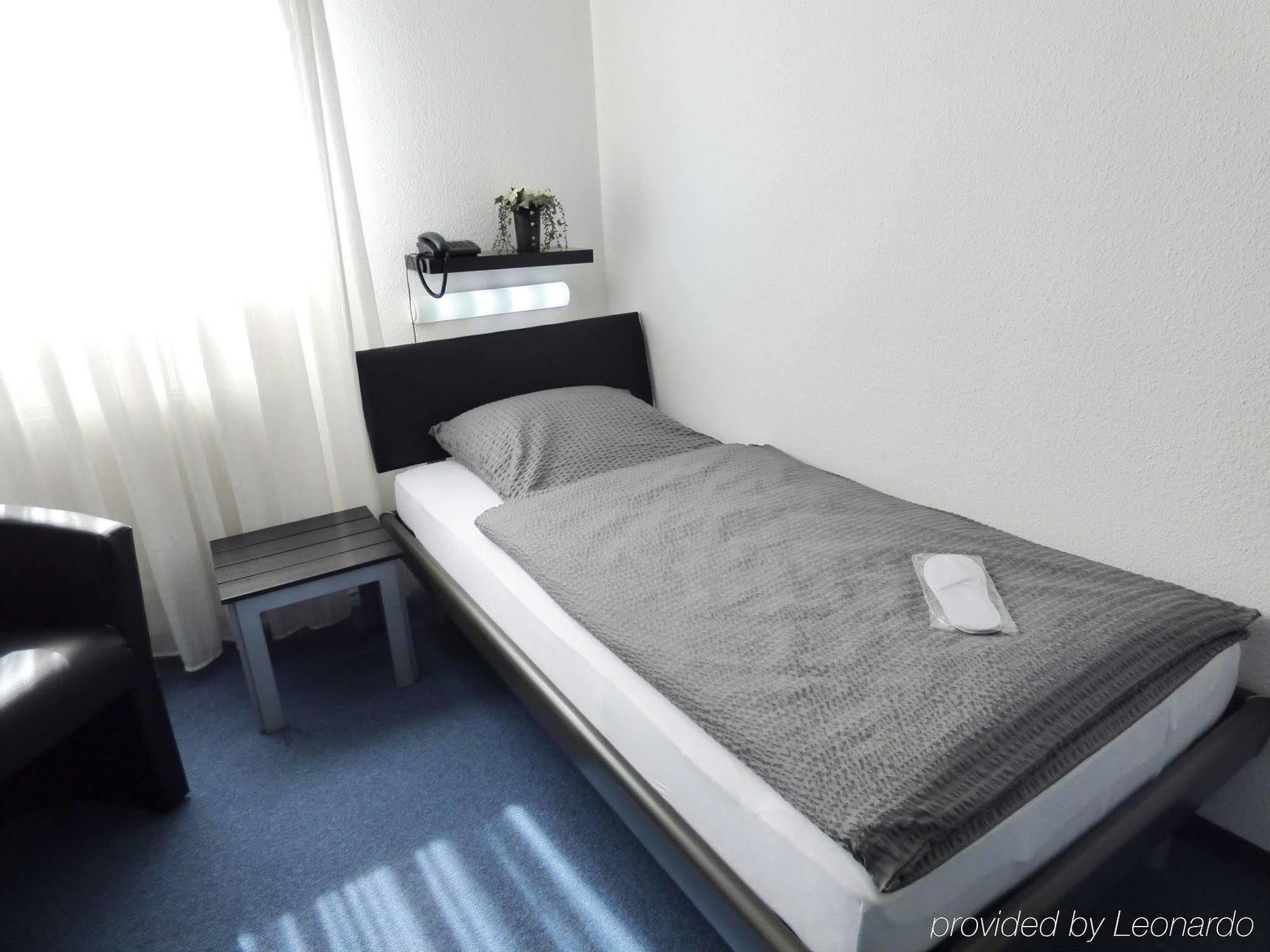 Hotel Alt Büttgen Kaarst Buitenkant foto