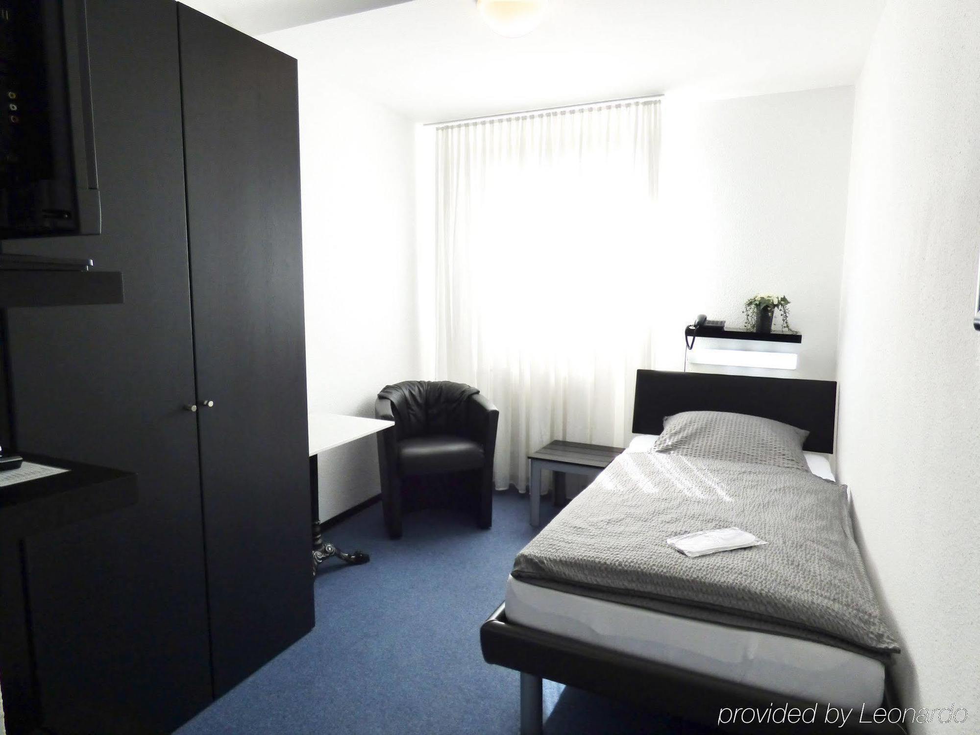 Hotel Alt Büttgen Kaarst Buitenkant foto